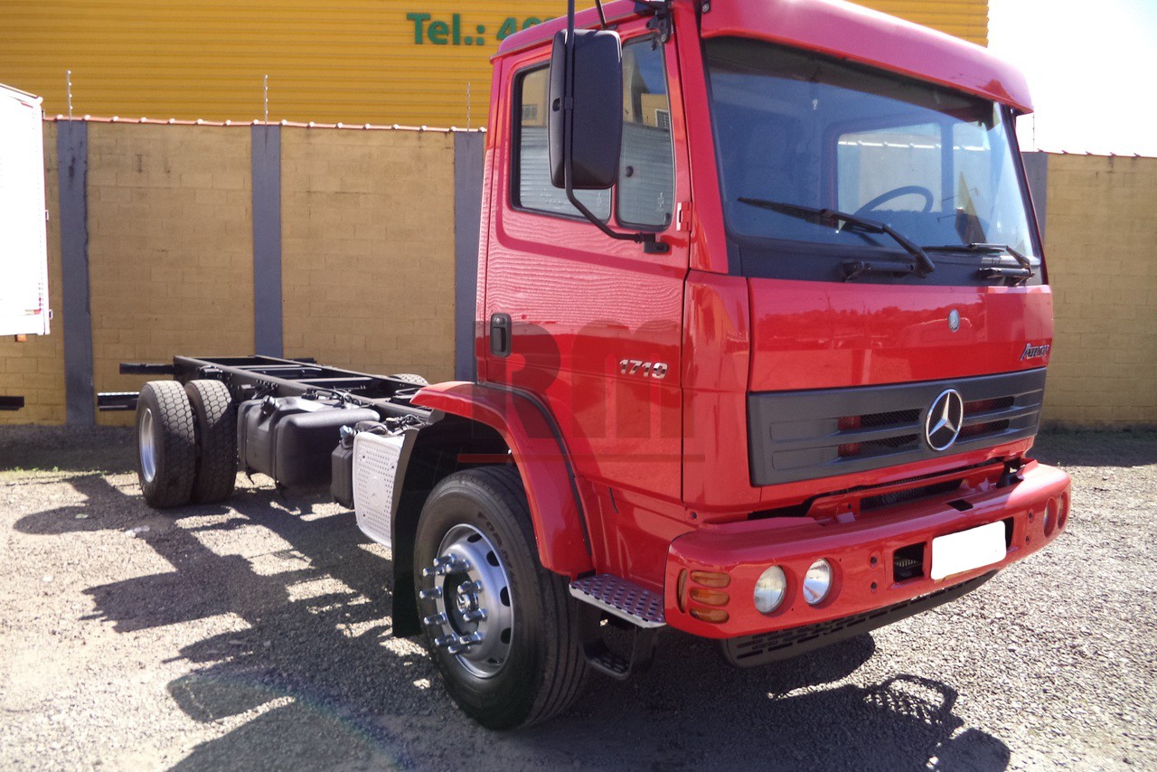 MERCEDES BENZ MB1719 2013