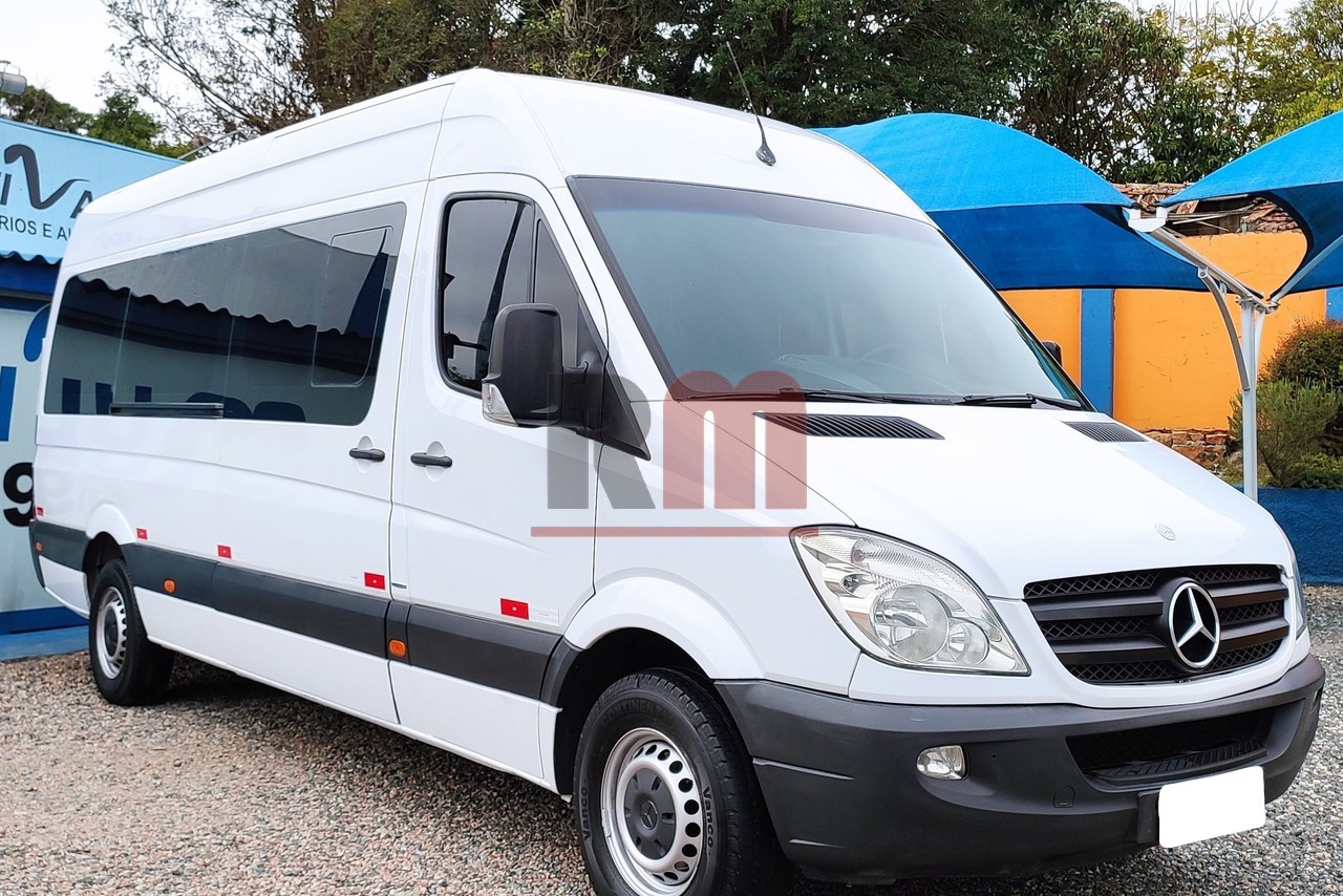 MERCEDES BENZ 415 2015